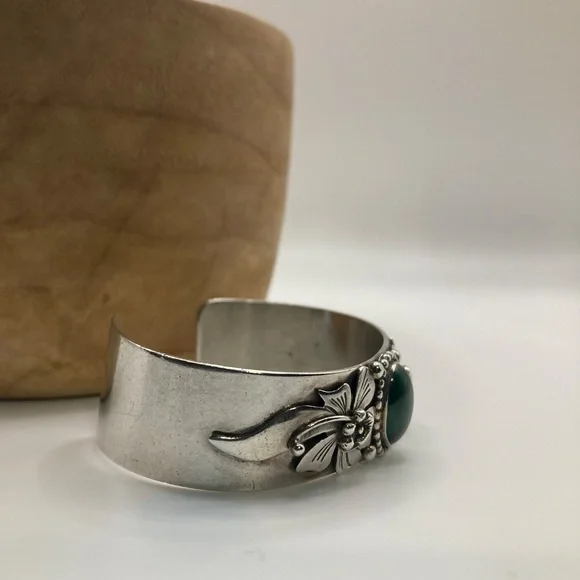 MalachiteSigned Les Baker Southwest /Navajo Style Sterling Bracelet Cuff
